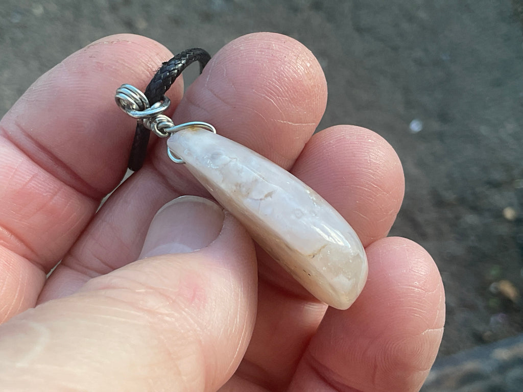 10g Flower Agate Pendant A