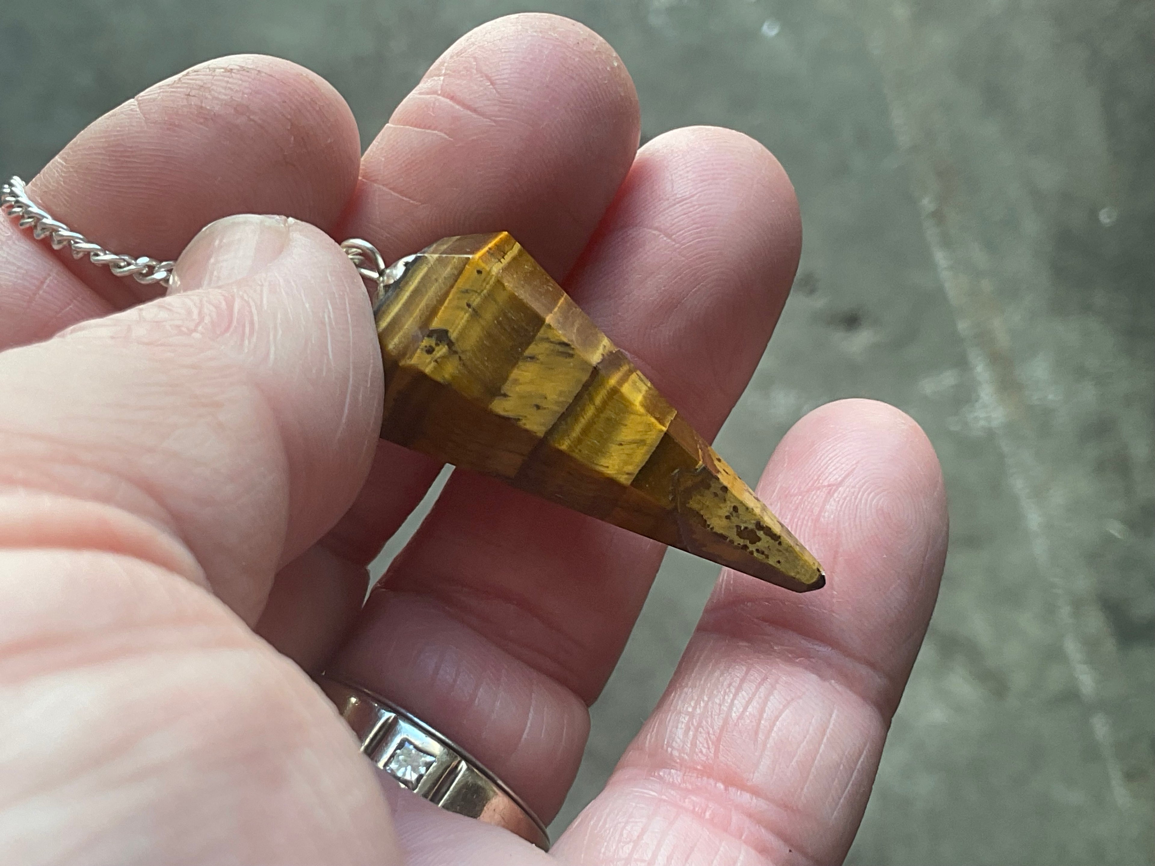 11g Tigers Eye Pendulum C