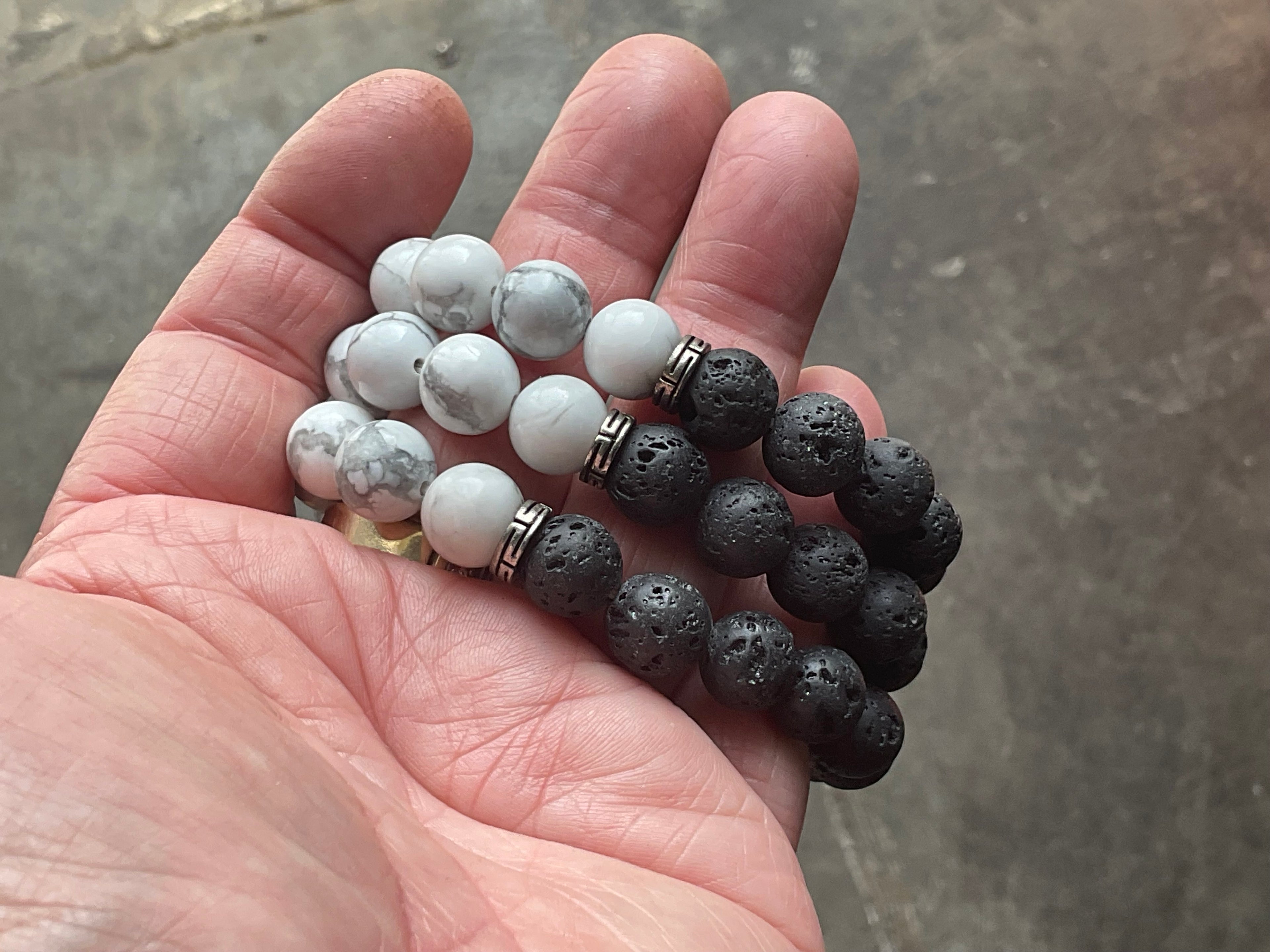 10mm Yin Yang Bead Bracelet (Lava Stone and Howlite)