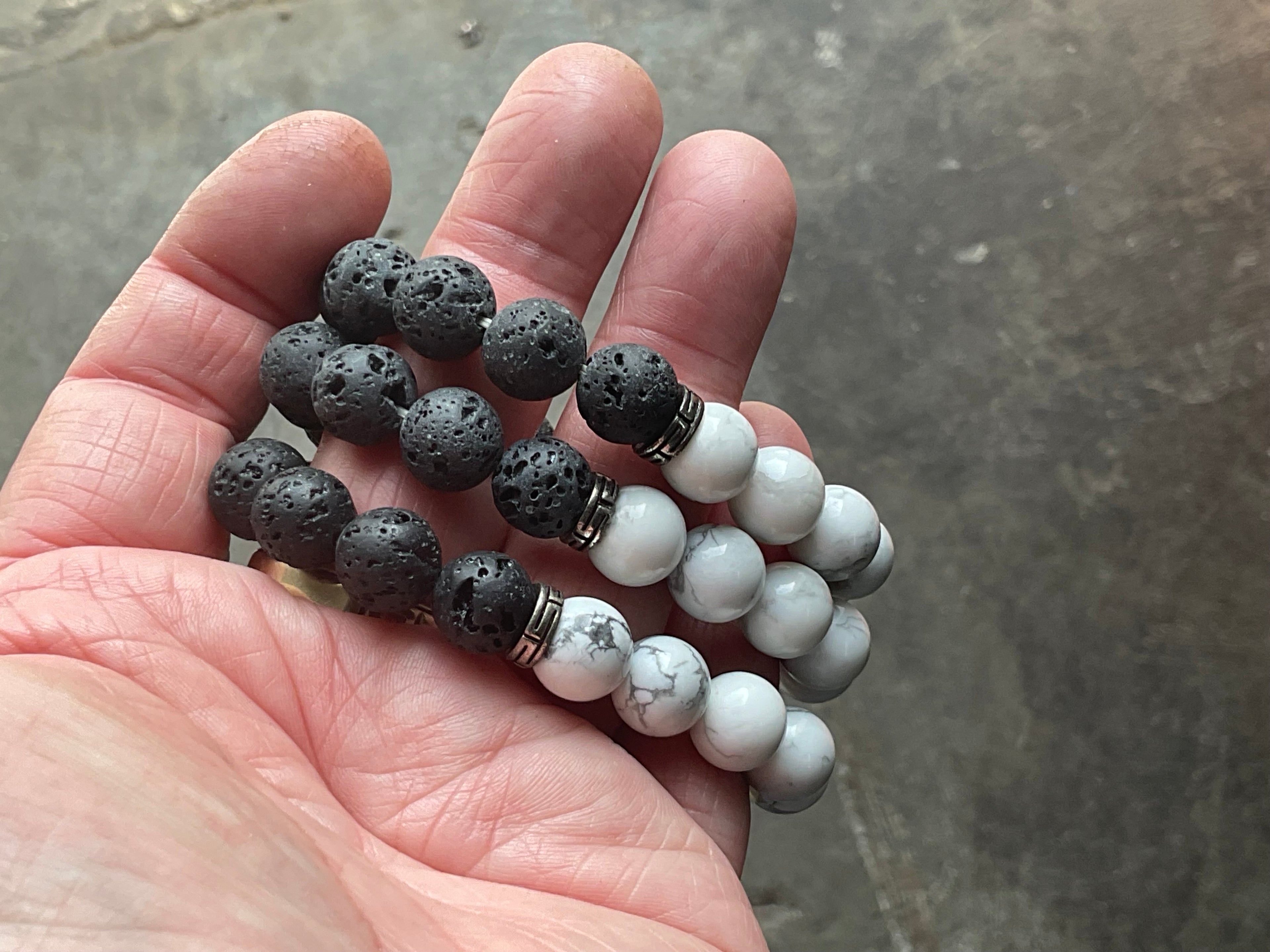 10mm Yin Yang Bead Bracelet (Lava Stone and Howlite)