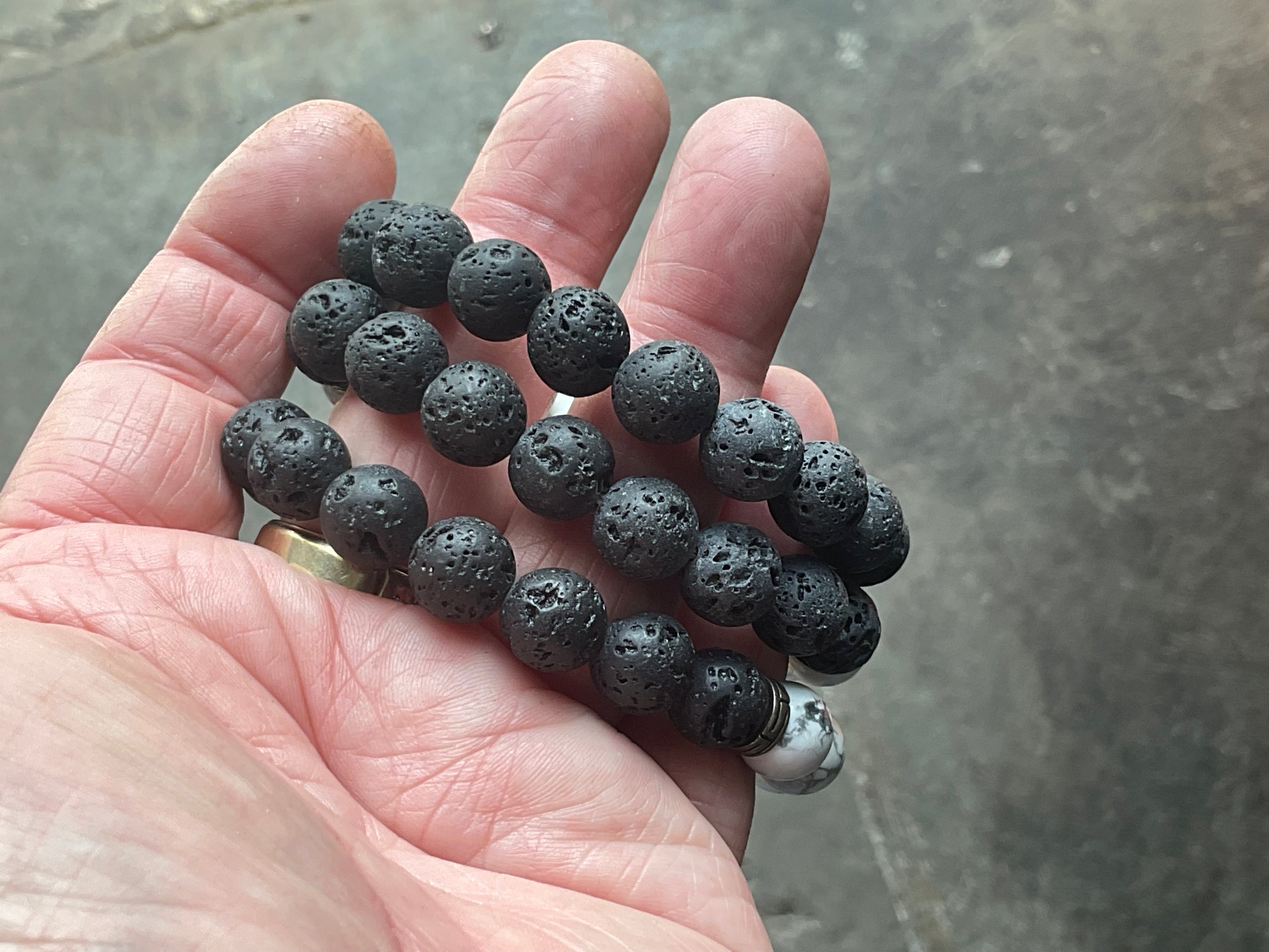 10mm Yin Yang Bead Bracelet (Lava Stone and Howlite)
