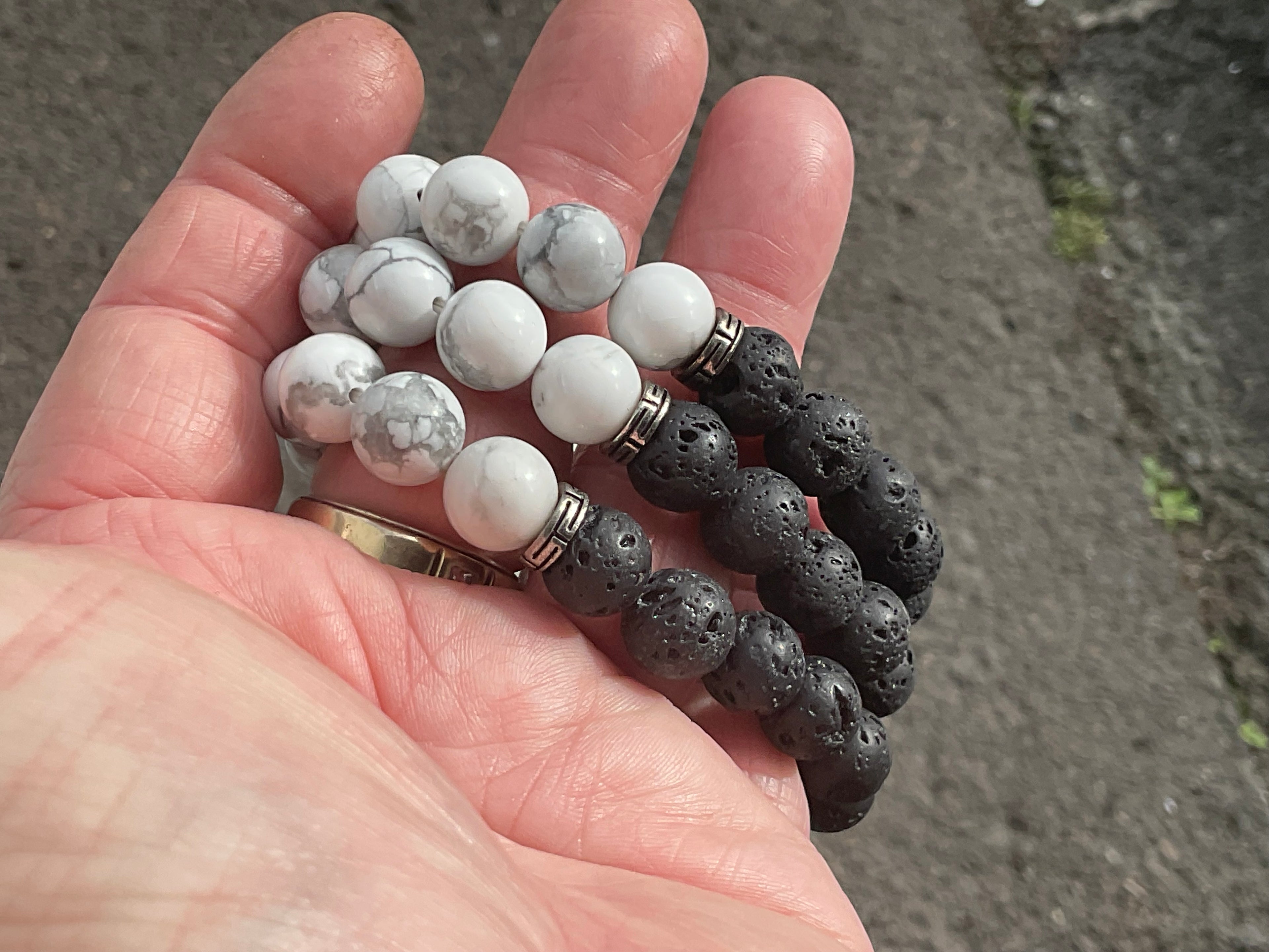 10mm Yin Yang Bead Bracelet (Lava Stone and Howlite)