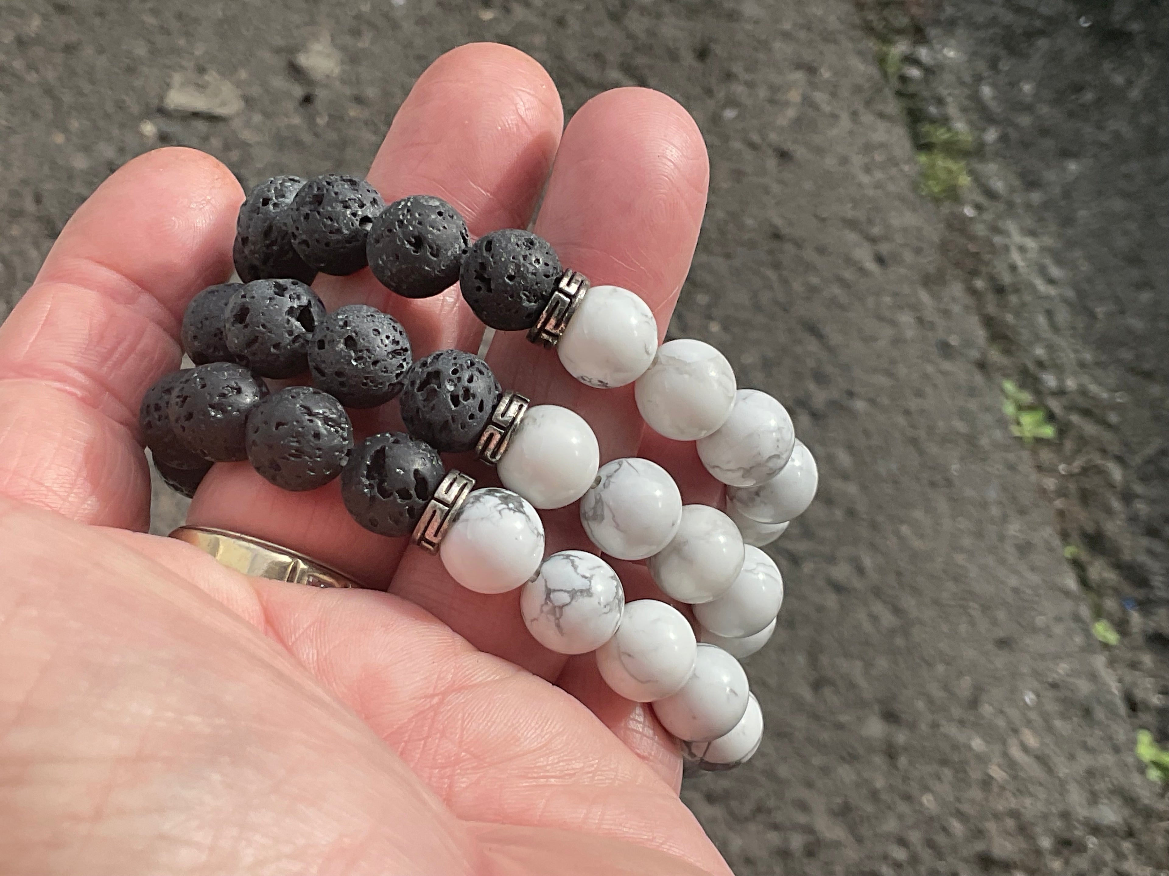 10mm Yin Yang Bead Bracelet (Lava Stone and Howlite)