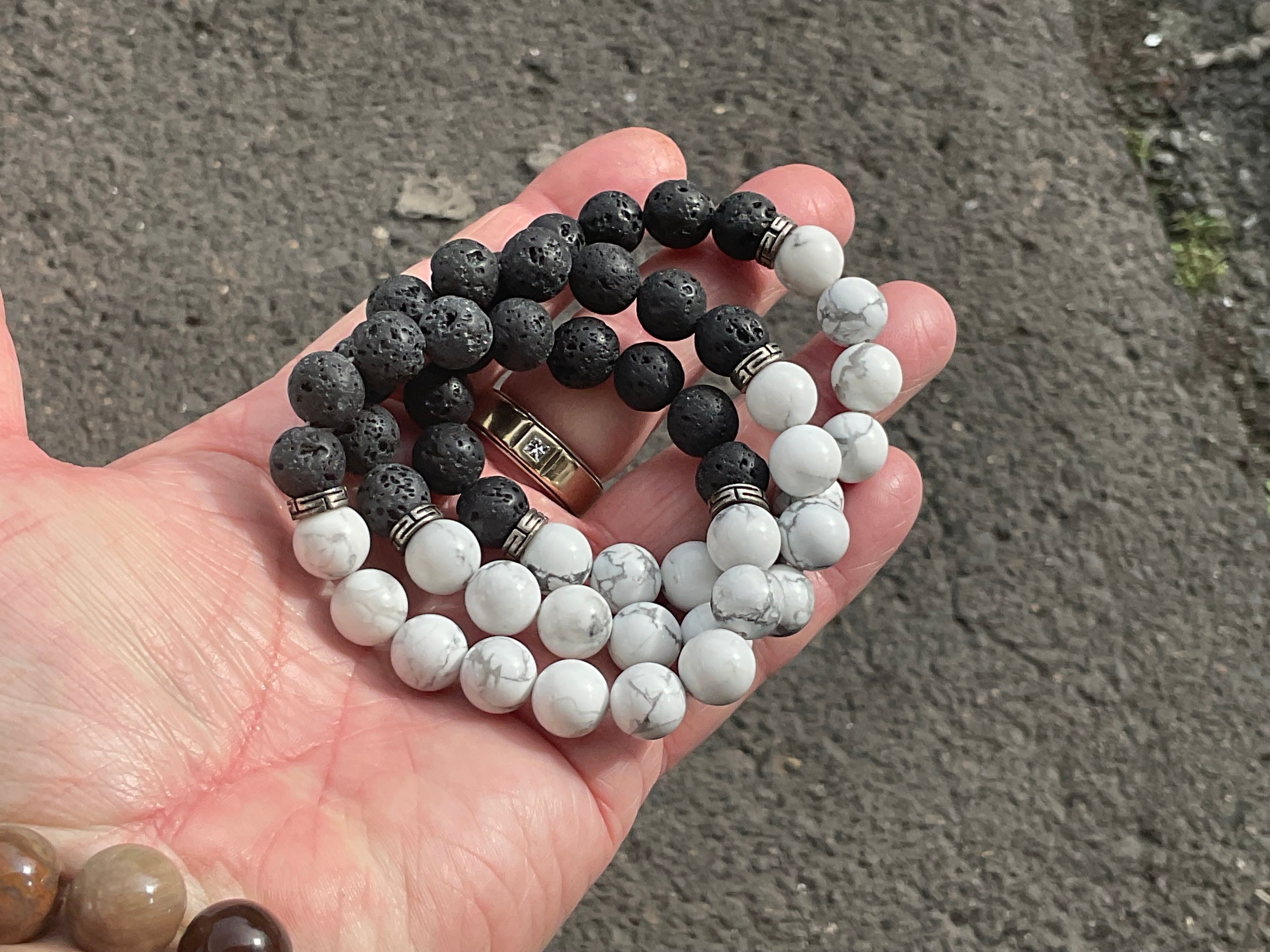 10mm Yin Yang Bead Bracelet (Lava Stone and Howlite)
