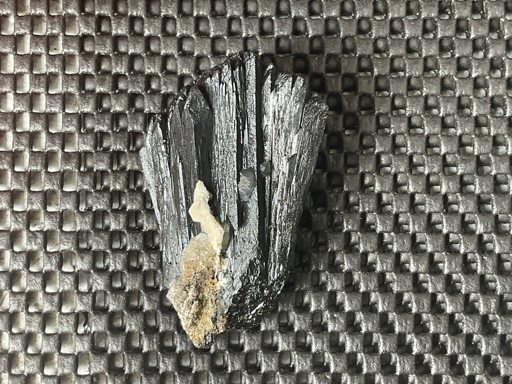 104g Ilvaite Specimen with Clear Quartz and Dolomite