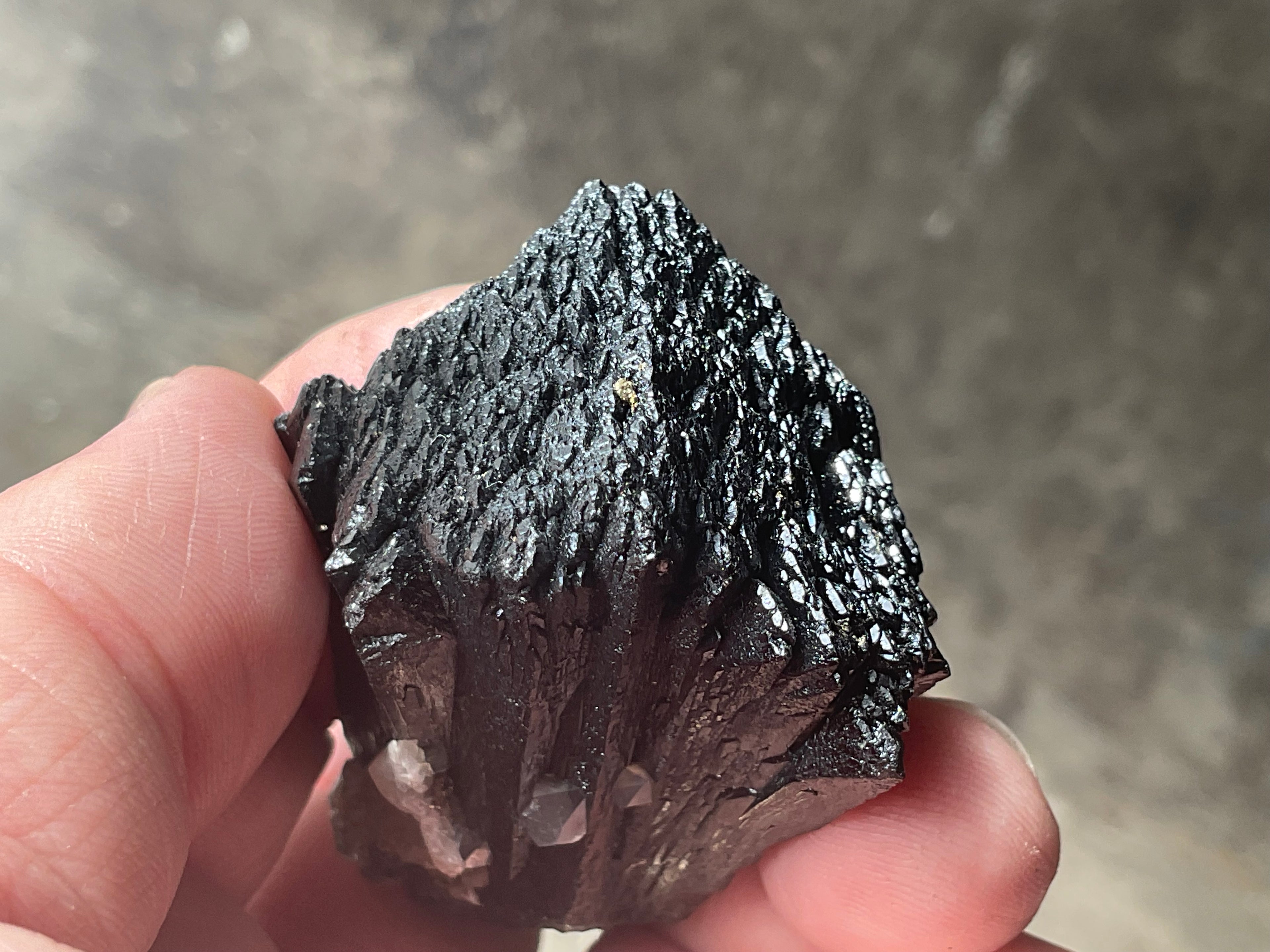 104g Ilvaite Specimen with Clear Quartz and Dolomite