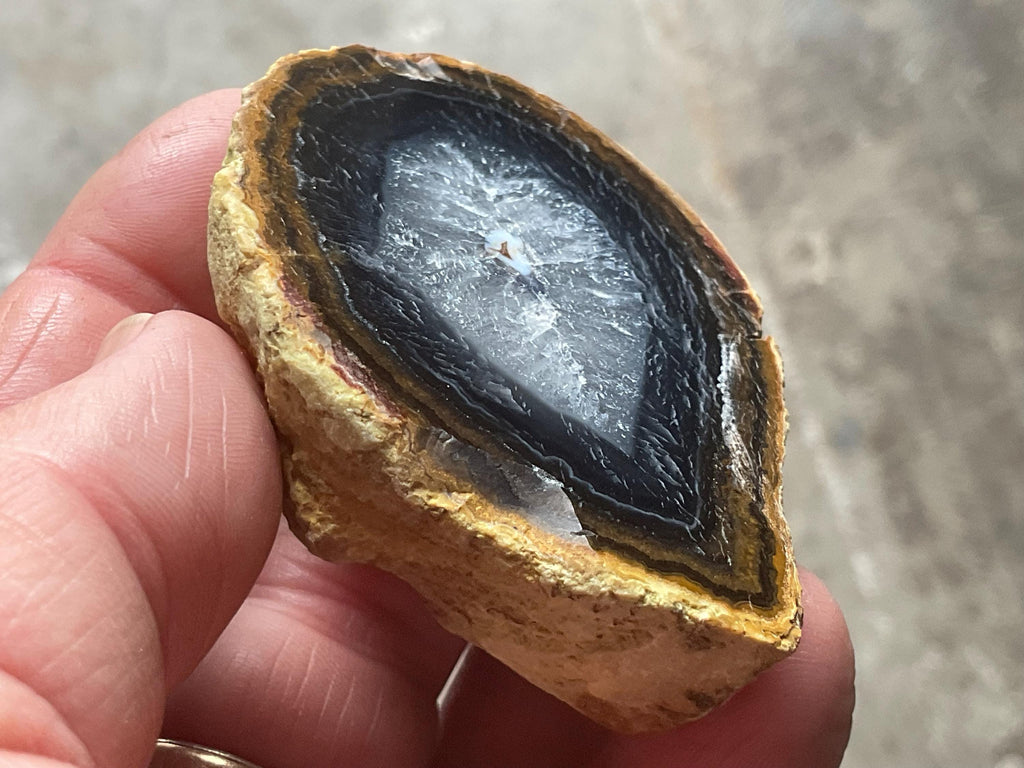 88g UV Reactive Polished Agate Half 5B