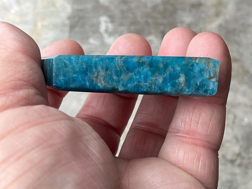 88g Blue Apatite Polished Diamond with stand 3C