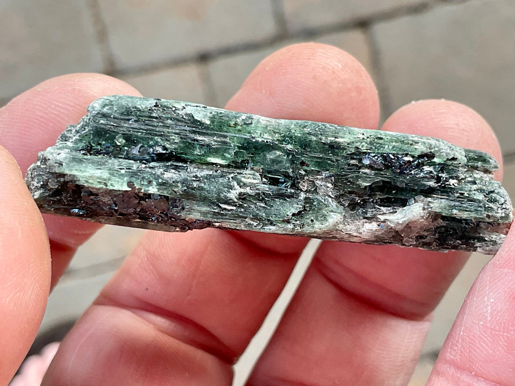 26g Dark Green Pakistan Kyanite + Rough 3D