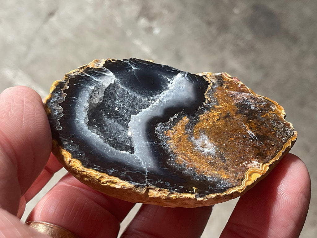 68g UV Reactive Polished Agate Half 3C