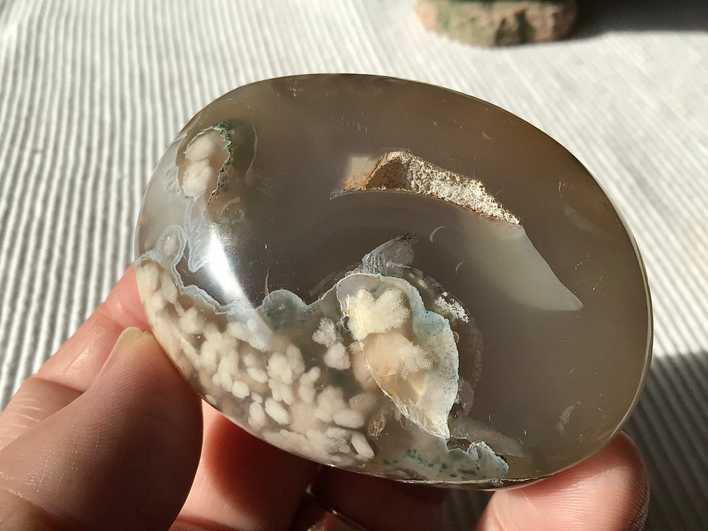 137g Flower Agate Palmstone A