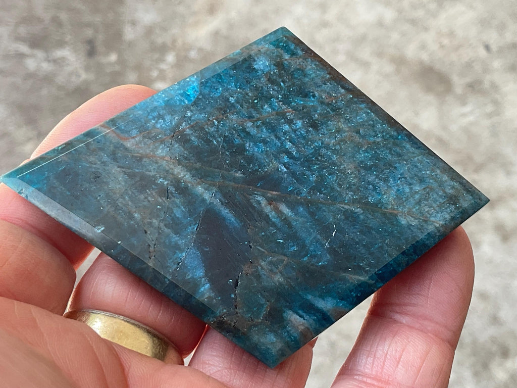 94g Blue Apatite Polished Diamond with stand 4C