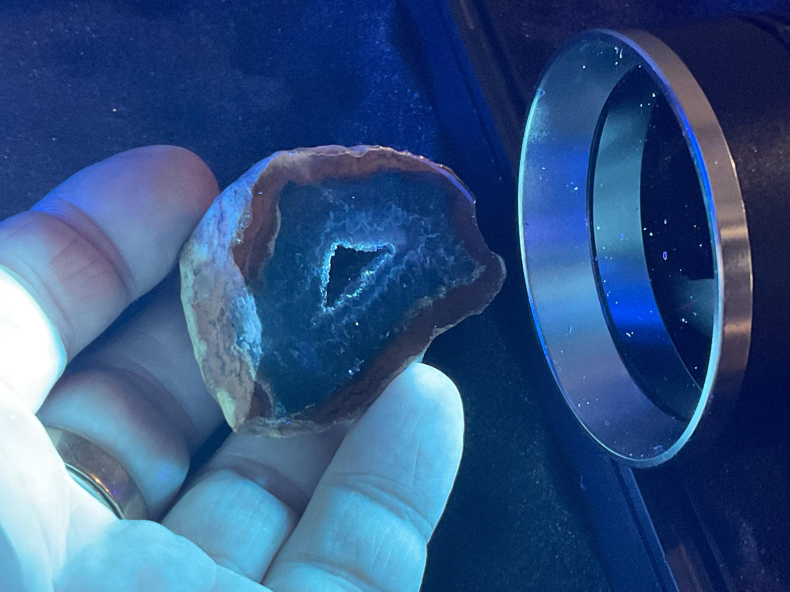 56g UV Reactive Polished Agate Half 2B