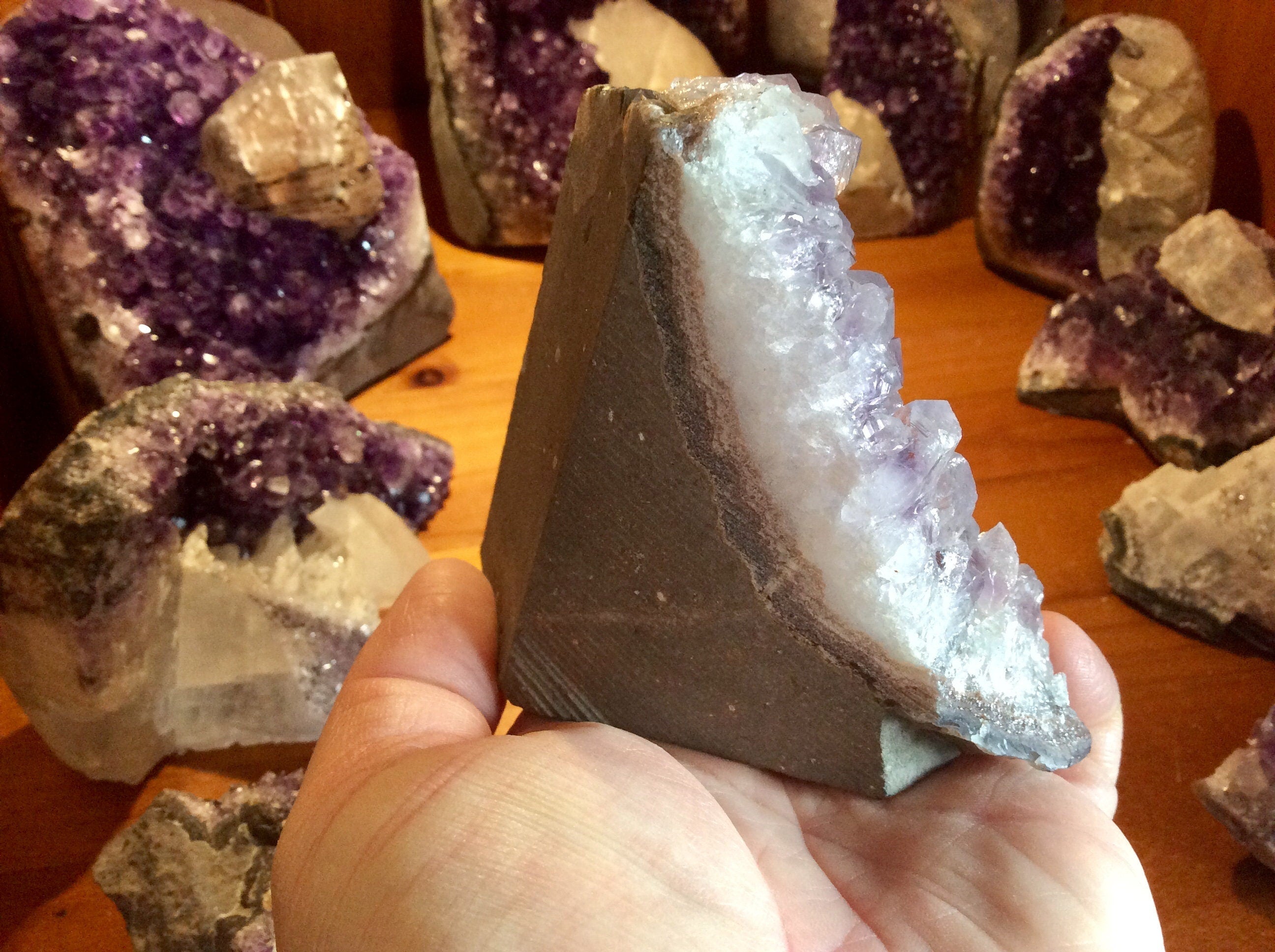 587g Amethyst Light Standing Medium B