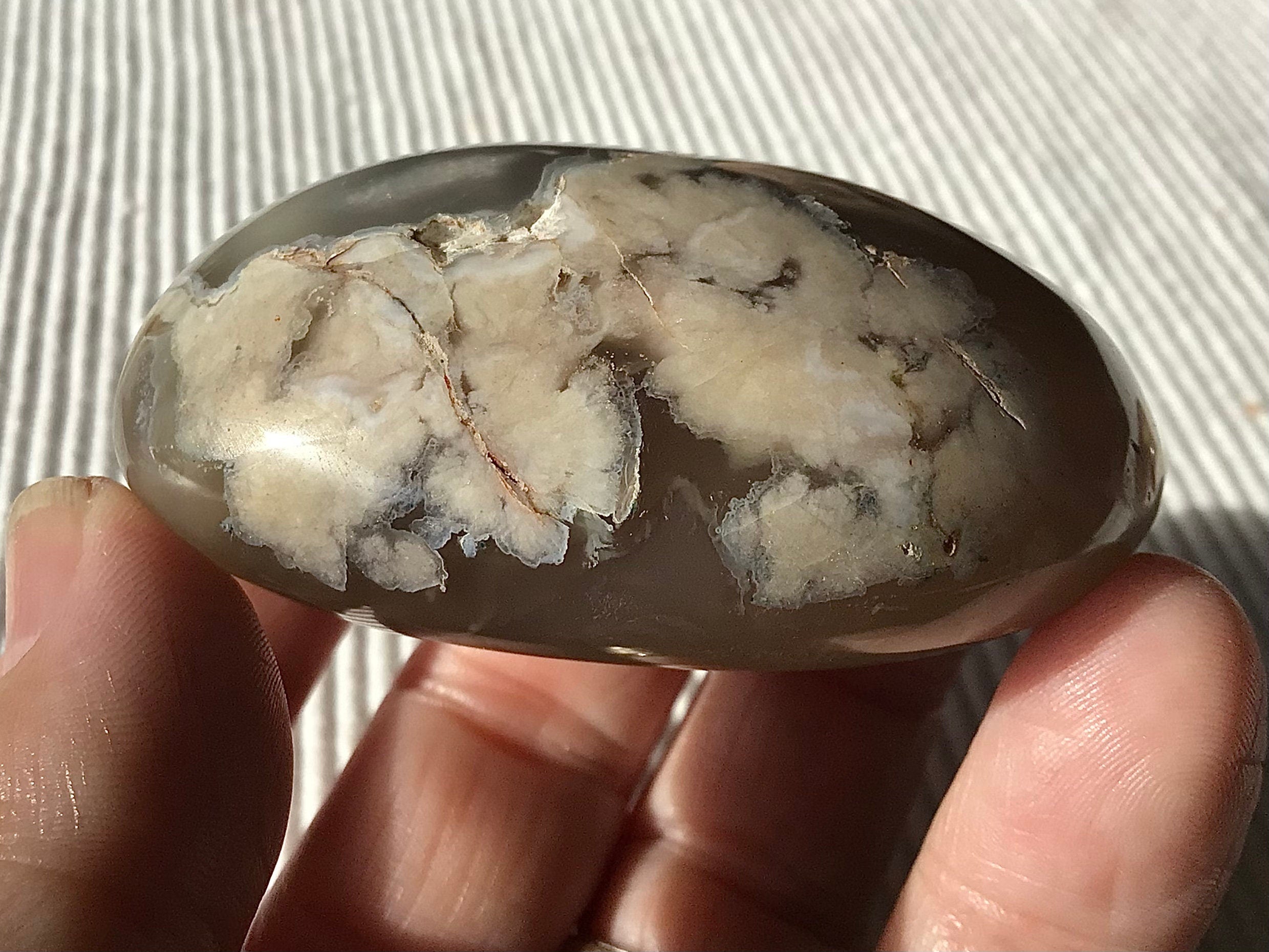 137g Flower Agate Palmstone A