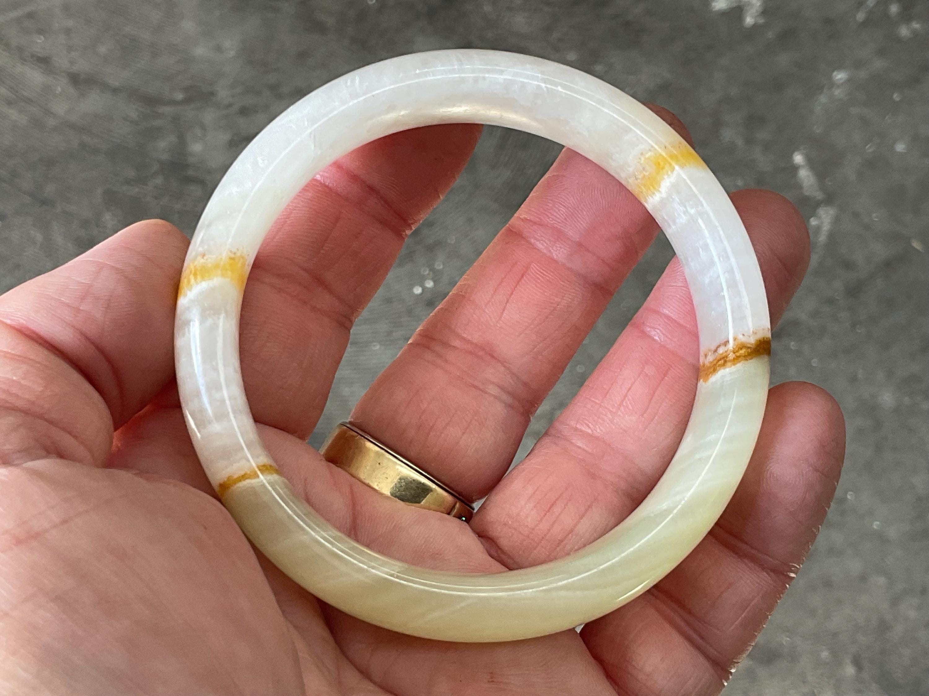 62g Green Banded Onyx Solid Bangle 4A