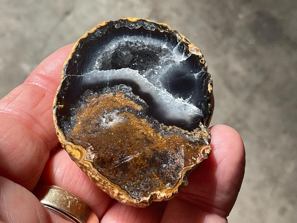 68g UV Reactive Polished Agate Half 3C