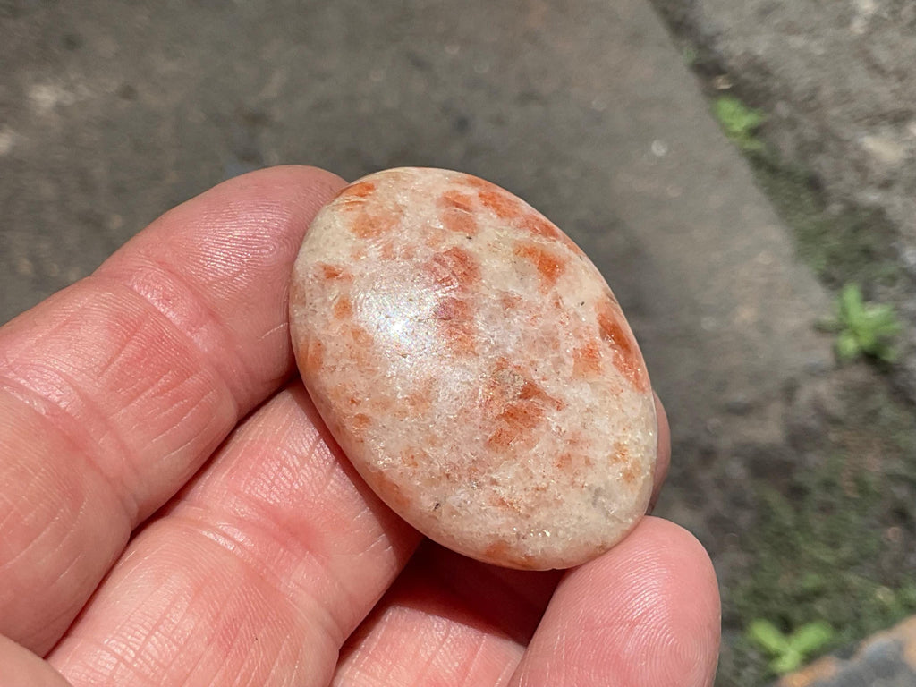 18g Sunstone Thumb Stone