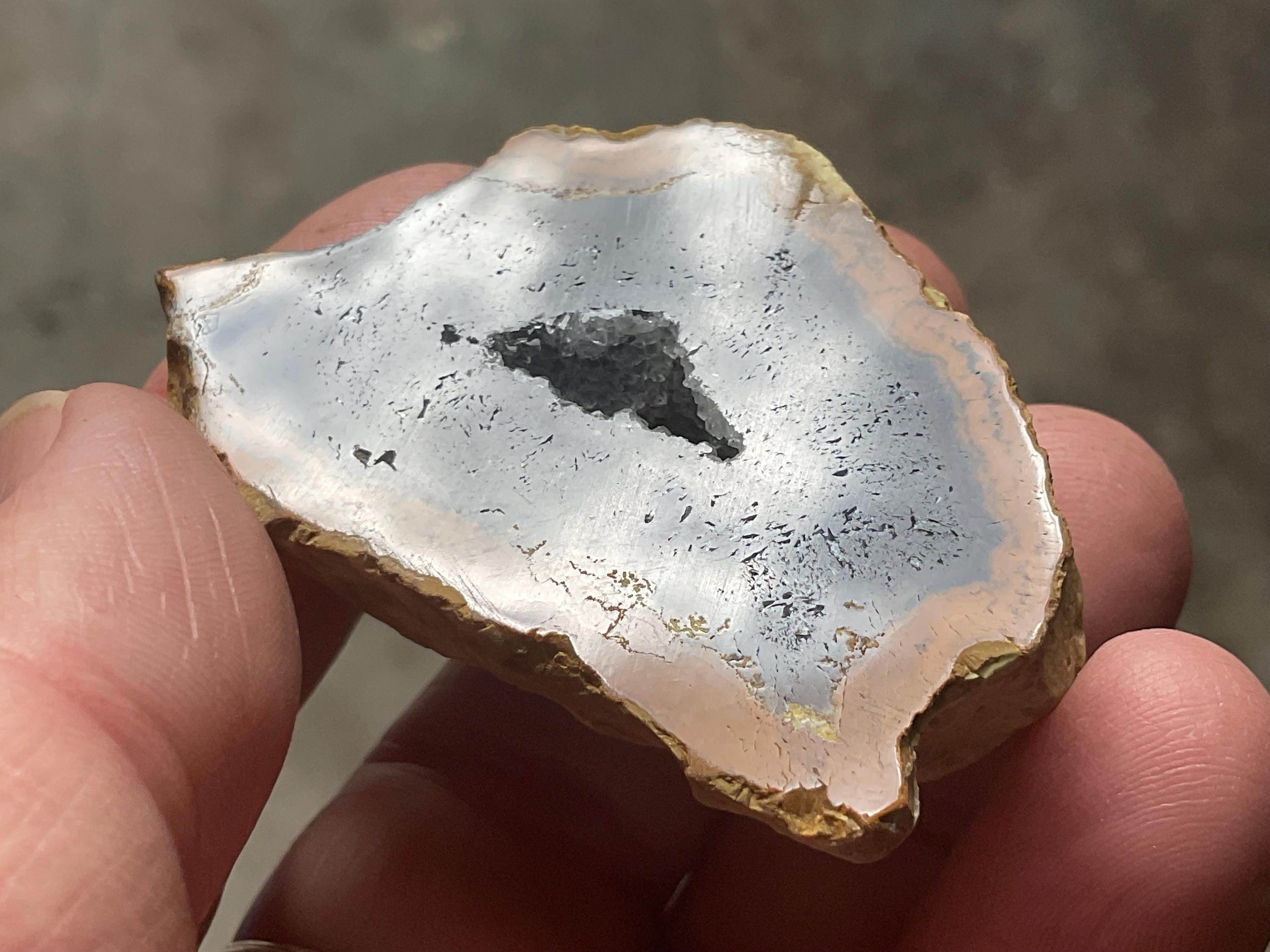 56g UV Reactive Polished Agate Half 2B