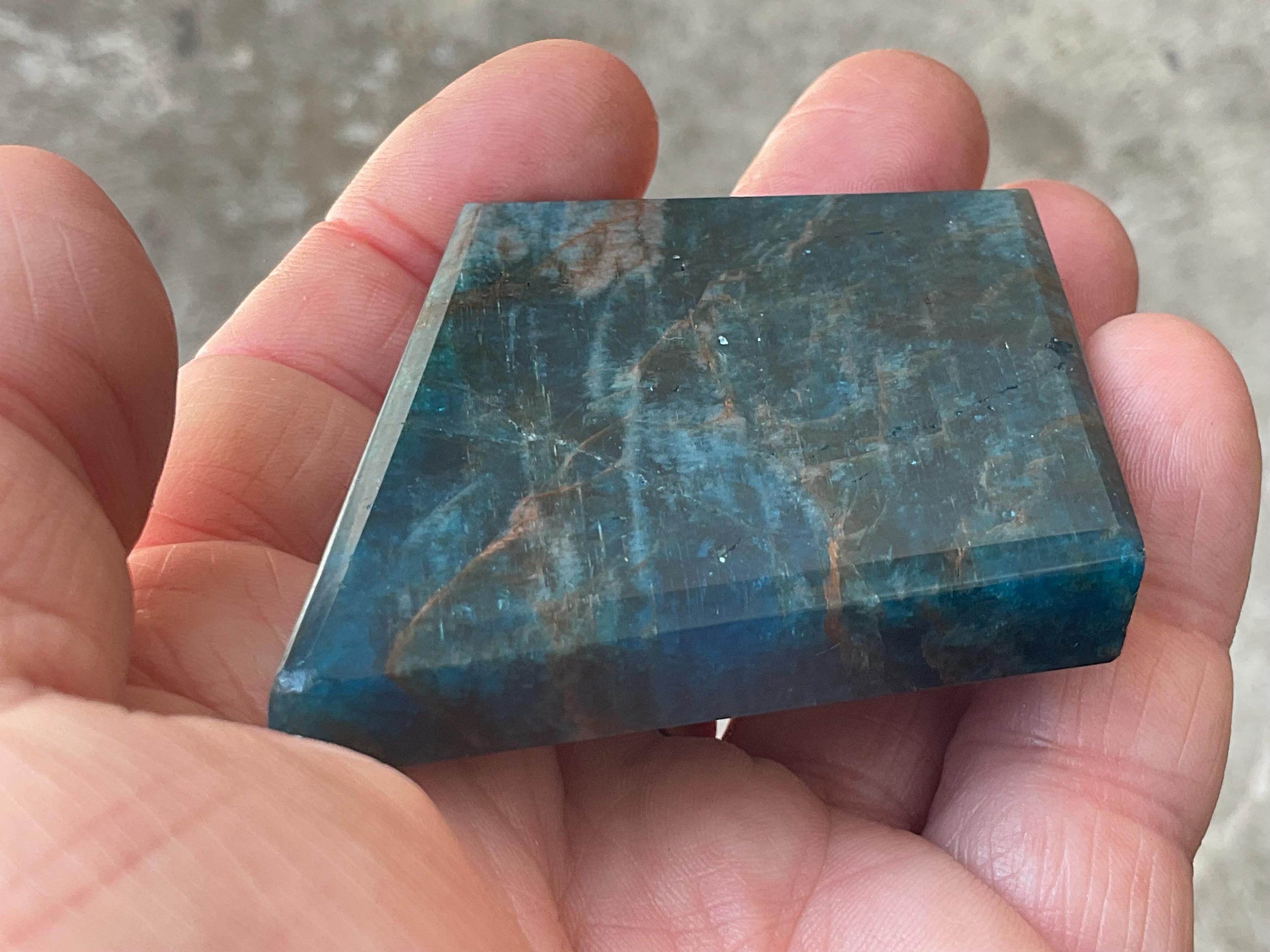 94g Blue Apatite Polished Diamond with stand 4C