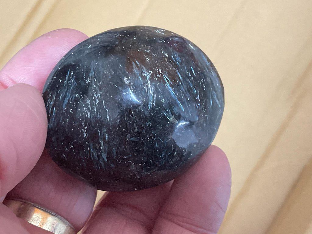 90g Arfvedsonite with Minor Eudialyte Palmstone 11A
