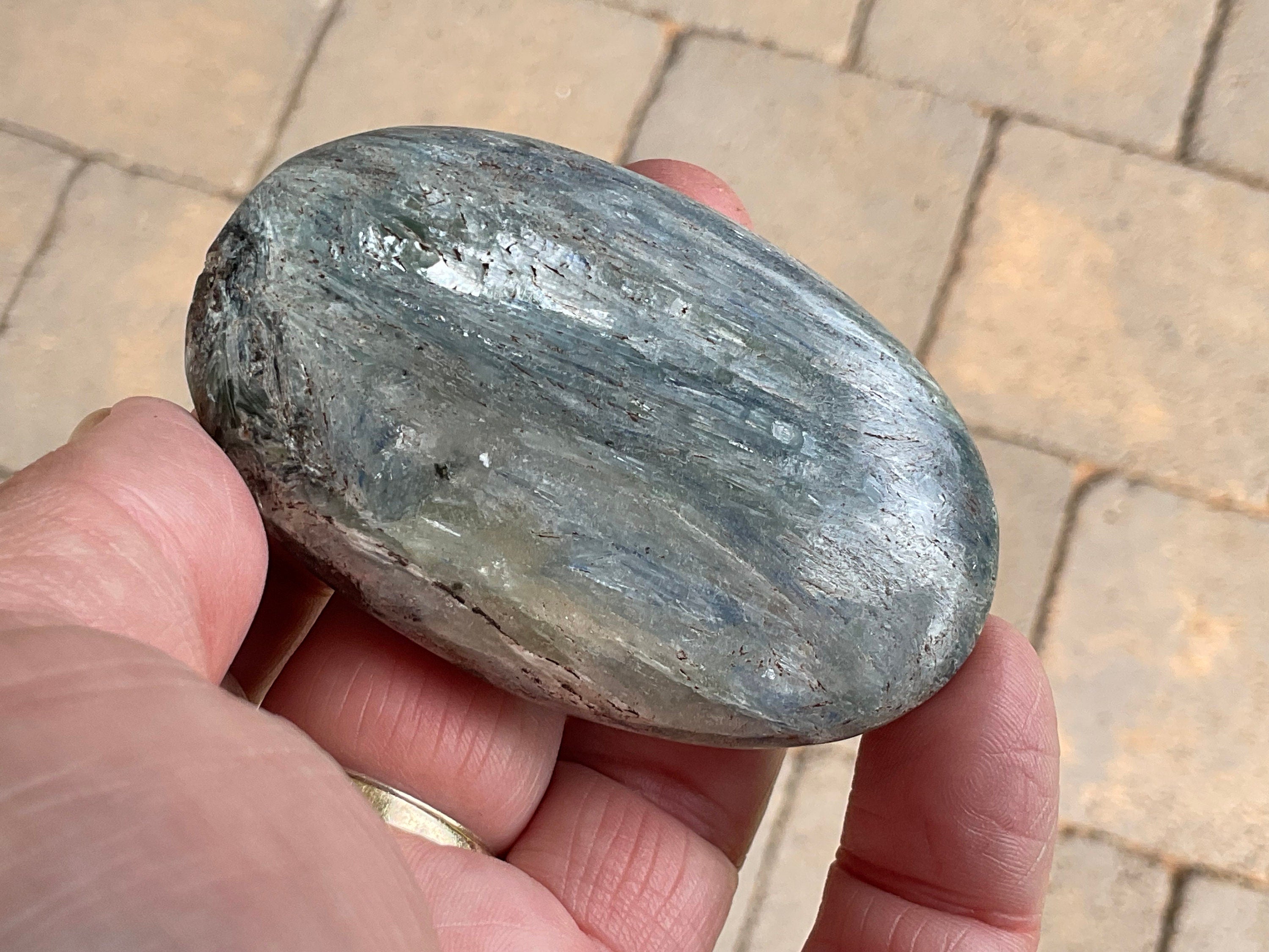86g Blue/Green Kyanite Palmstone 4A