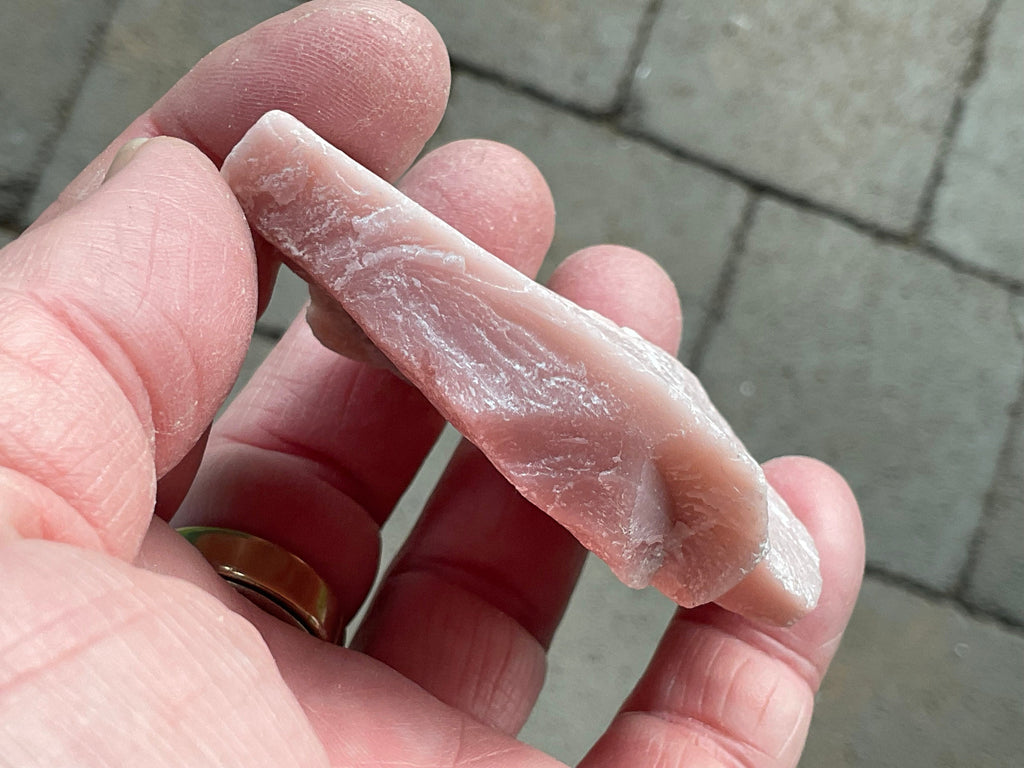 81g Mexican Pink Opal Rough 5A