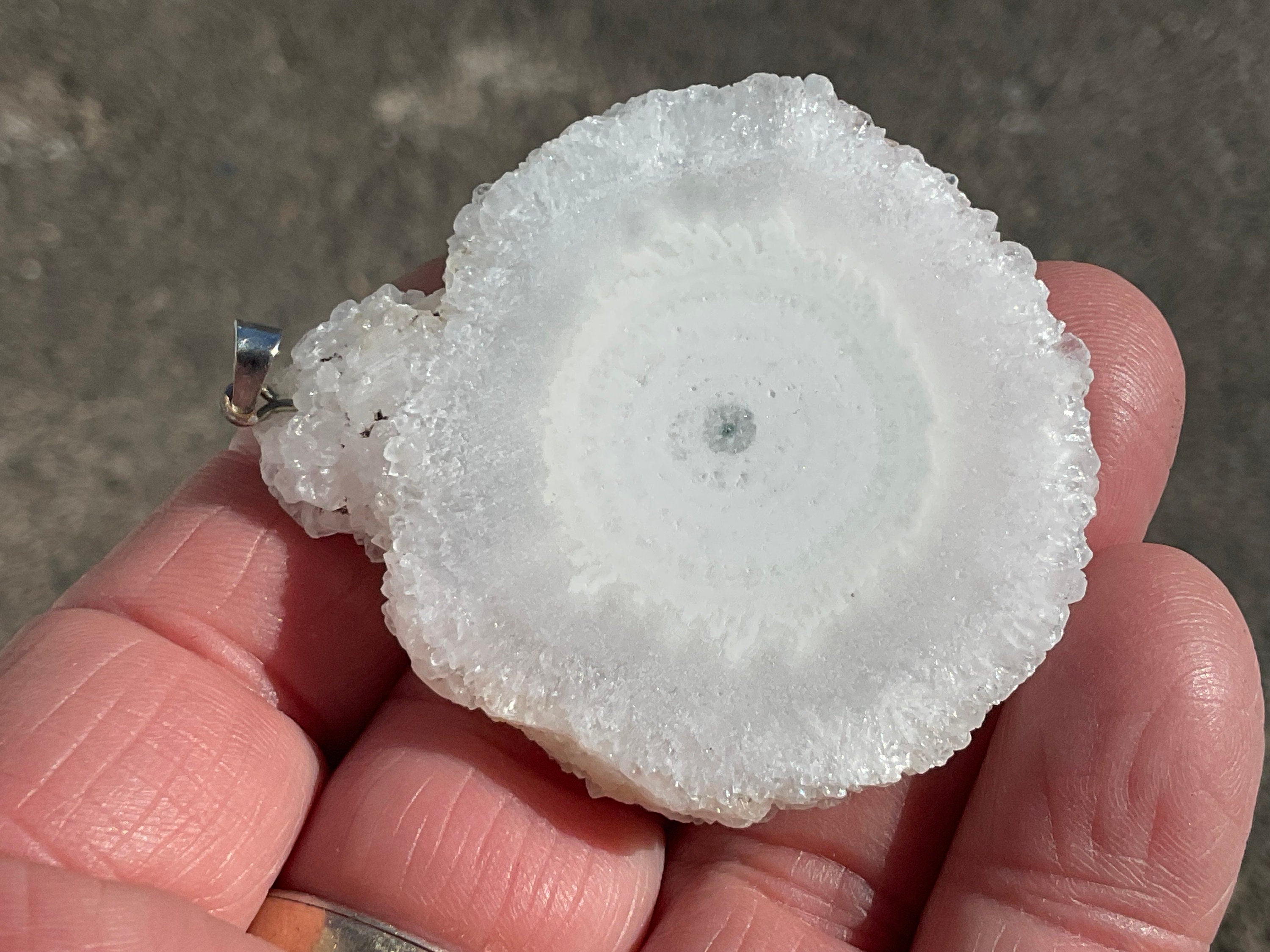 26g Solar Quartz Pendant 5A