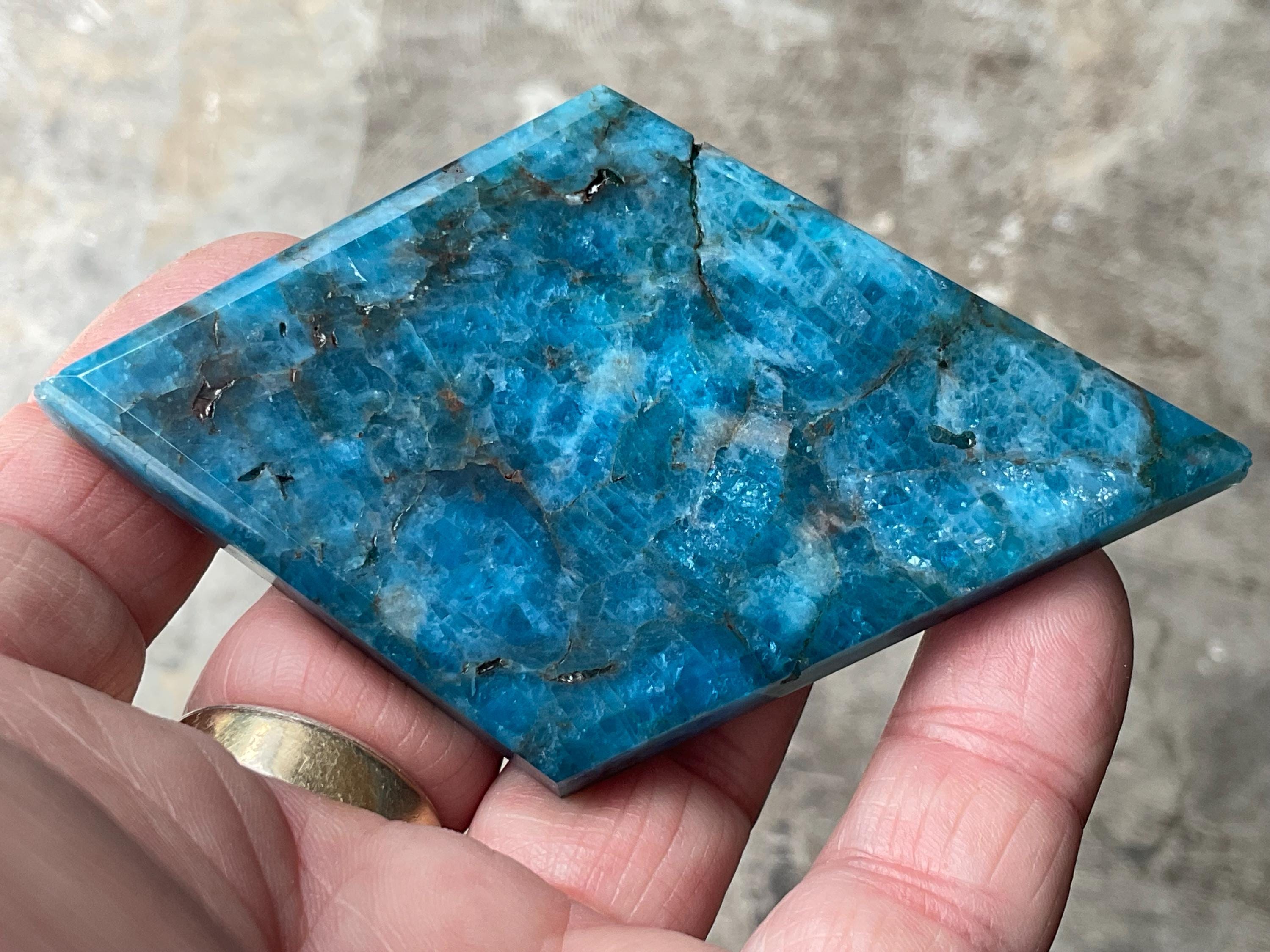 82g Blue Apatite Polished Diamond with stand 2B