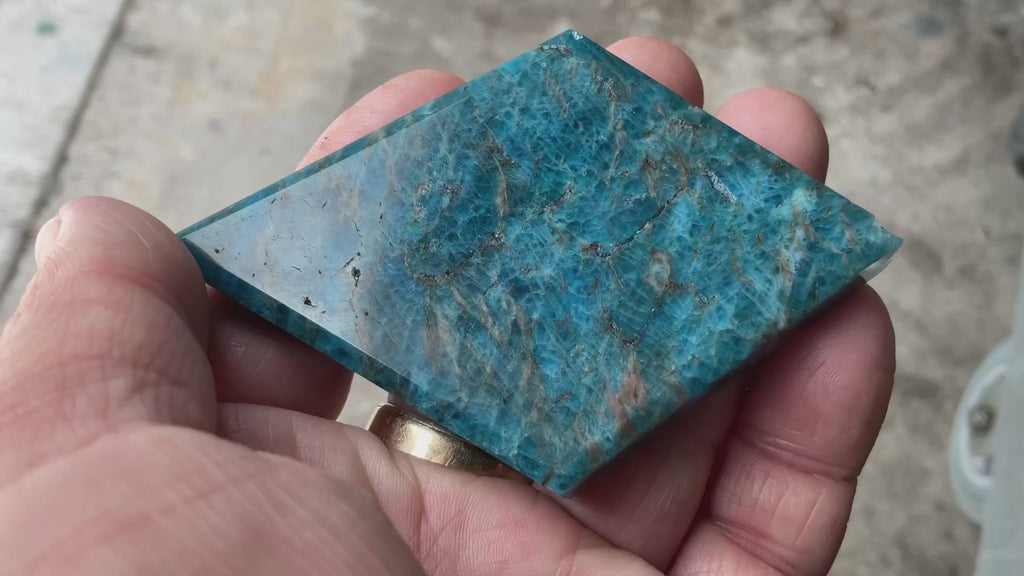 88g Blue Apatite Polished Diamond with stand 3C