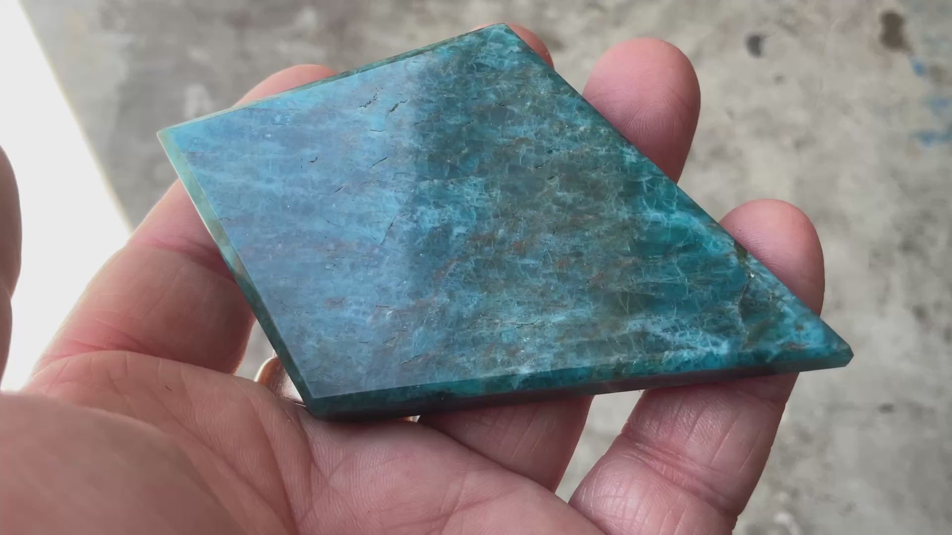 94g Blue Apatite Polished Diamond with stand 5A