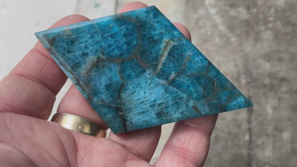 82g Blue Apatite Polished Diamond with stand 2B